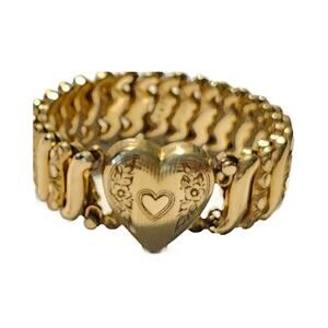 ✨Vintage Gold Heart Stretch Bracelet with Floral Engraving✨